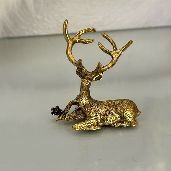 Gold Deer Sphere Holder Only. Holds up to a size 7 sphere - Picture 2 of 8